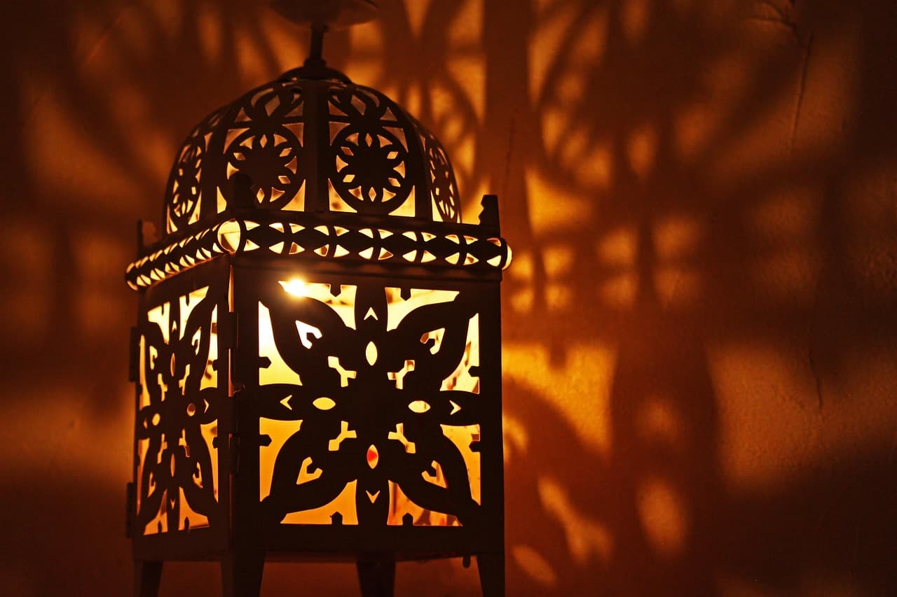 Metal Lantern (Moroccan Style) – 18 in, Antique Brass