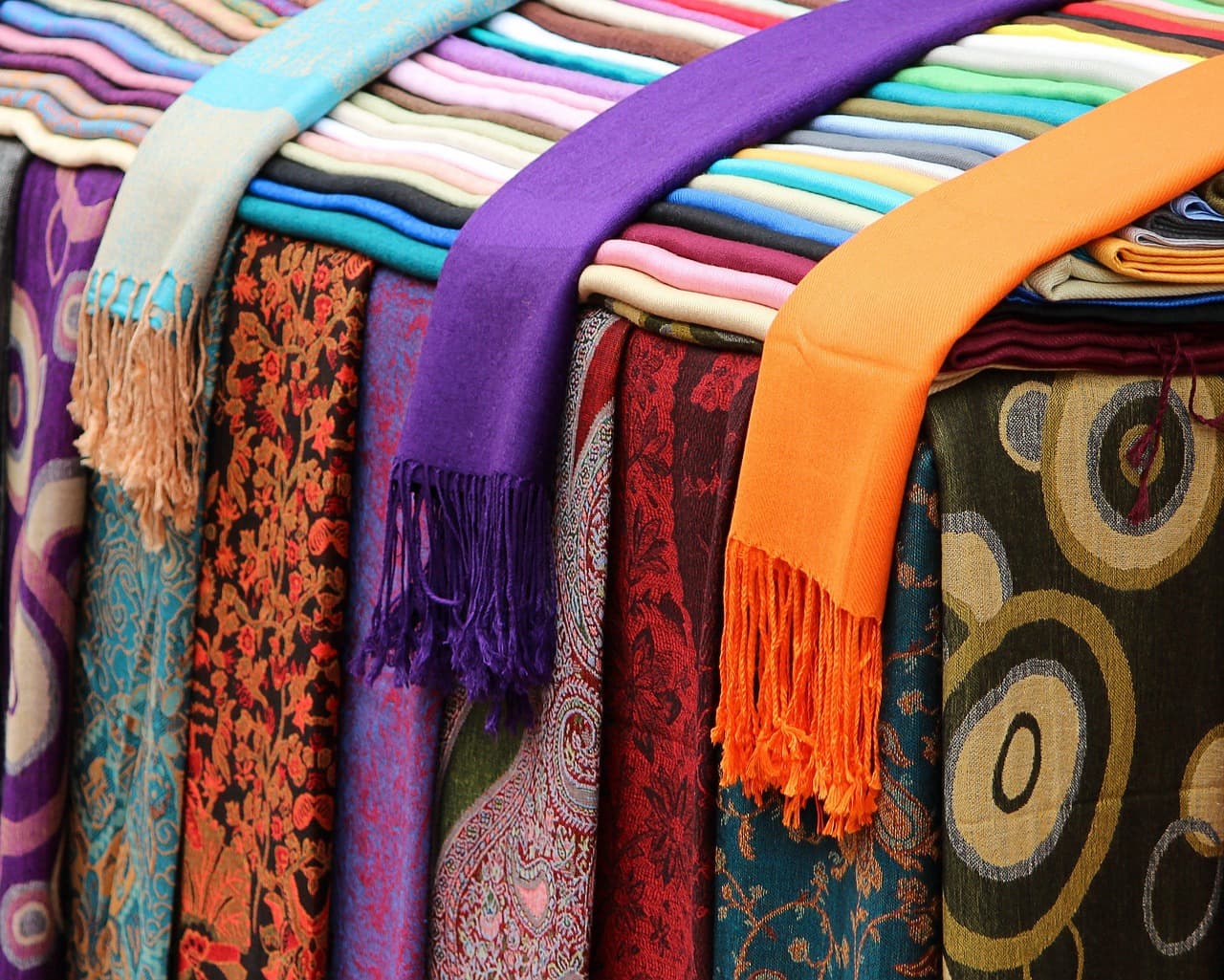 Pashmina-style Woollen Stole – Fine Wool, Sozni Embroidery