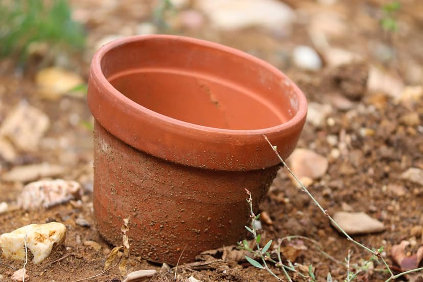 Terracotta Planter – 14 in, Natural